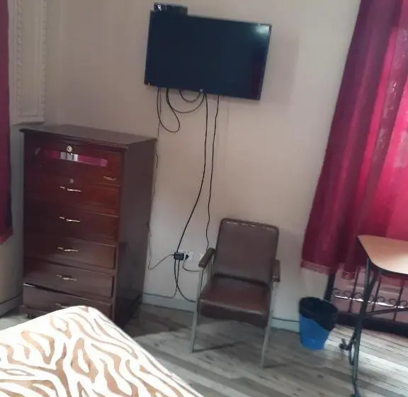 اتاق خانوادگی, Hostal Mediodia