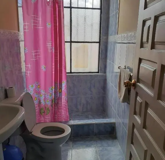 اتاق خانوادگی با چشم‌انداز باغ, Hostal Mediodia