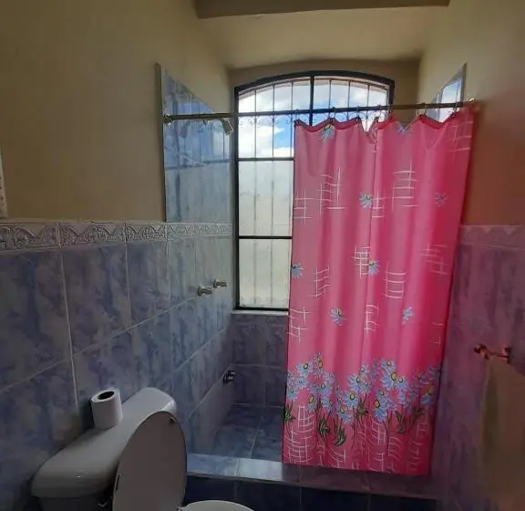 اتاق خانوادگی با چشم‌انداز باغ, Hostal Mediodia