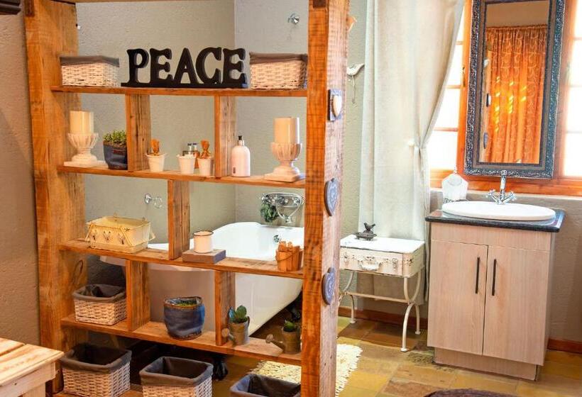 スタンダードルーム, Four Seasons Guesthouses