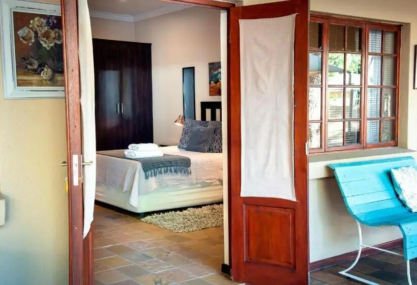 スタンダードルーム, Four Seasons Guesthouses