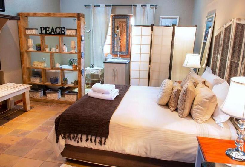 スタンダードルーム, Four Seasons Guesthouses