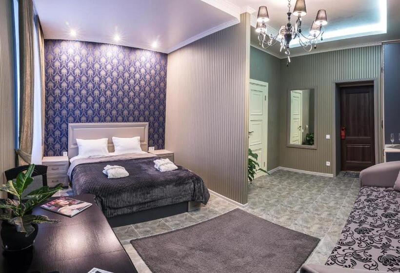 سوئیت با تخت بزرگ, L.o.y Family