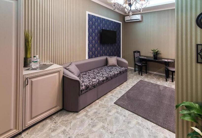 سوئیت با تخت بزرگ, L.o.y Family