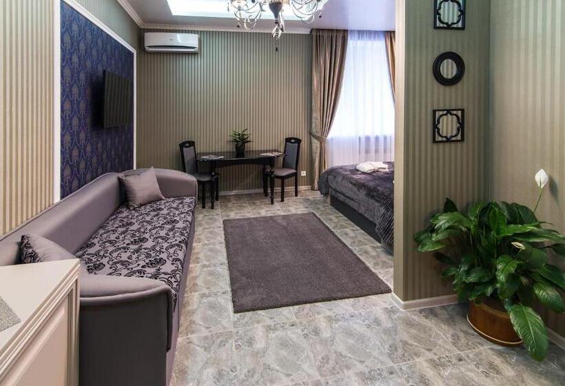 سوئیت با تخت بزرگ, L.o.y Family