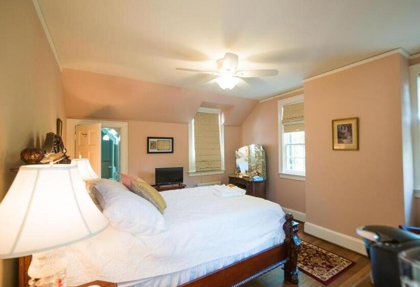 جناح, Chilton House Suites