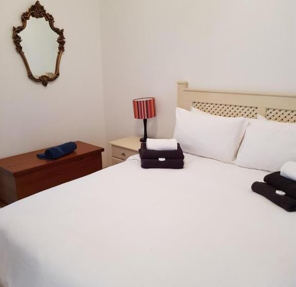 غرفة عائلية, Windfall Wine Farm