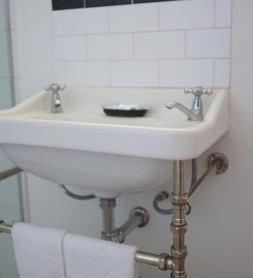 غرفة إقتصادية, Windfall Wine Farm