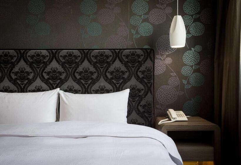 اتاق استاندارد, Jung Zaw Bussiness