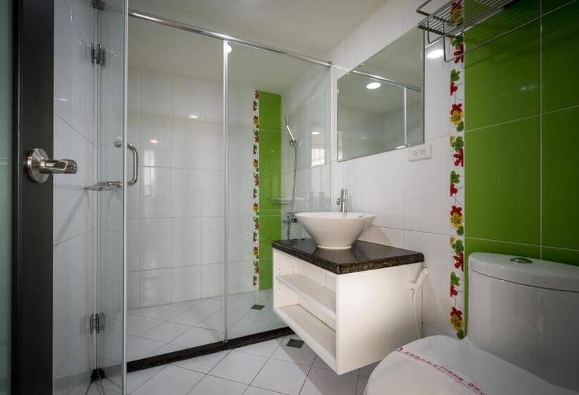 اتاق لوکس, Jung Zaw Bussiness