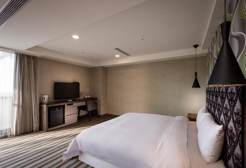 اتاق لوکس, Jung Zaw Bussiness