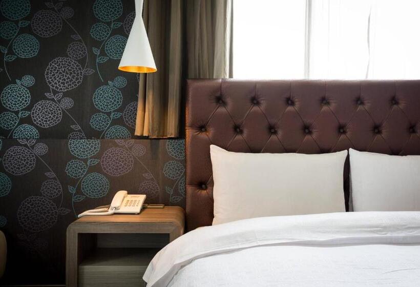 اتاق لوکس, Jung Zaw Bussiness