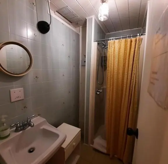 Standaardkamer met Gedeelde Badkamer, Auberge Schweizer