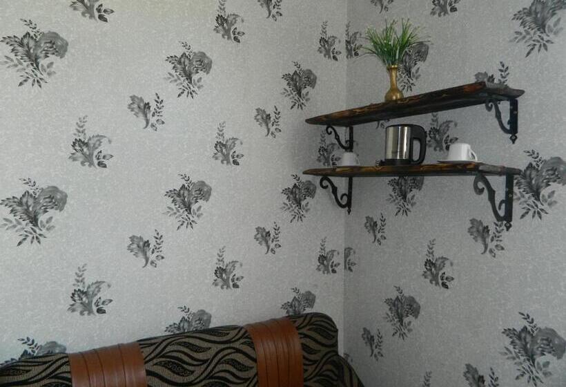 اتاق استاندارد سه نفره, Castle