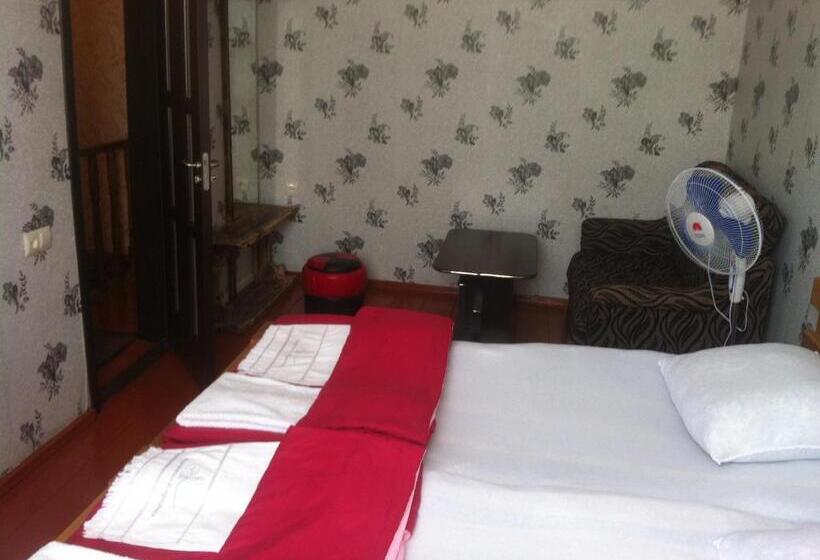 اتاق استاندارد سه نفره, Castle