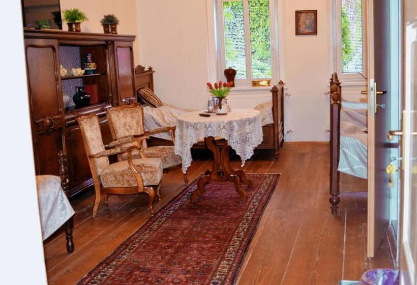 غرفة قياسية رباعية, Penzion U čermáka