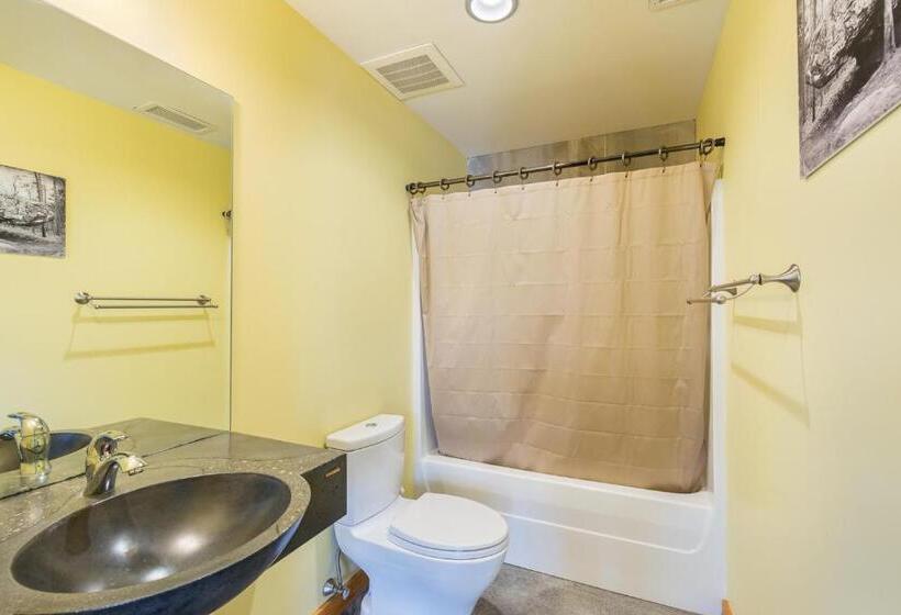 带1个卧室的带阳台的公寓, The Crash Pad An Uncommon Hostel