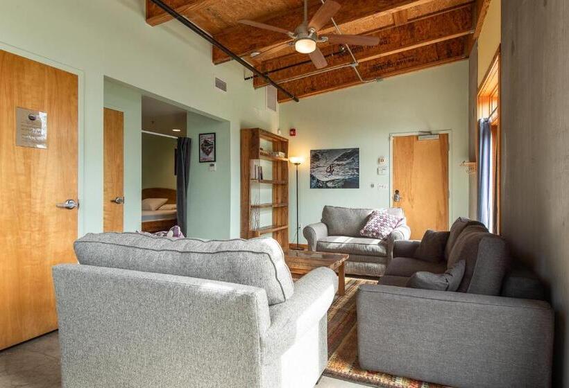 带1个卧室的带阳台的公寓, The Crash Pad An Uncommon Hostel