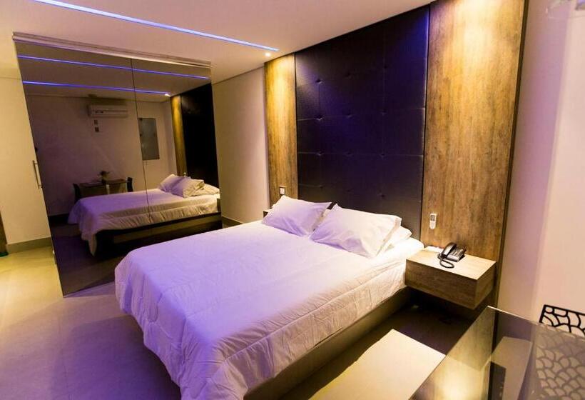 スタンダードスタジオ, Hauss Excellence Motel