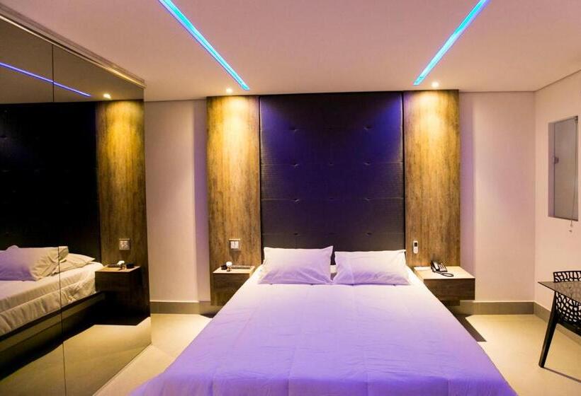 スタンダードスタジオ, Hauss Excellence Motel