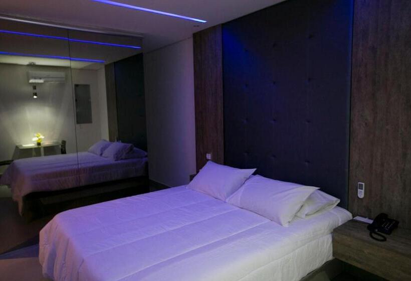 スタンダードスタジオ, Hauss Excellence Motel