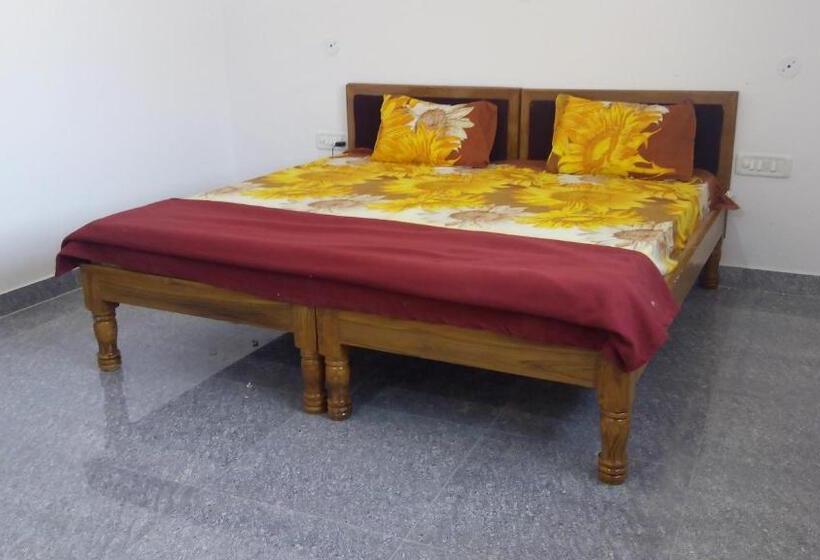 سرير فى غرفة مشتركه, Happy Homestay