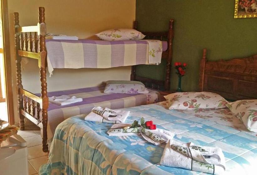 חדר לארבעה סטנדרטי עם מרפסת, Pousada Sol Nascente