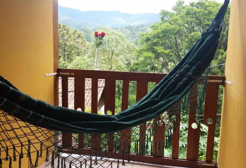 חדר לארבעה סטנדרטי עם מרפסת, Pousada Sol Nascente