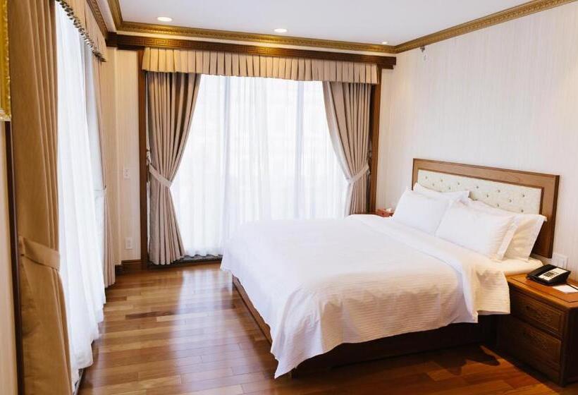 스탠다드 룸 킹사이즈 침대, The Allen