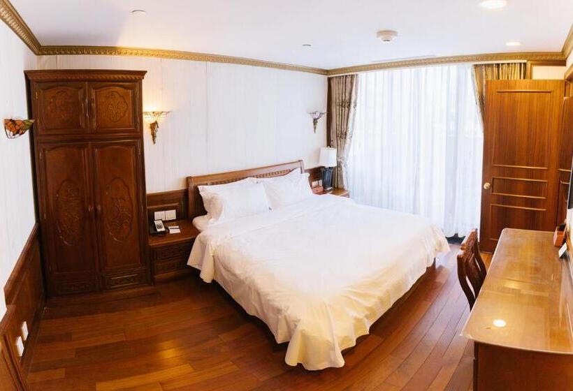 스위트 도시 전망, The Allen