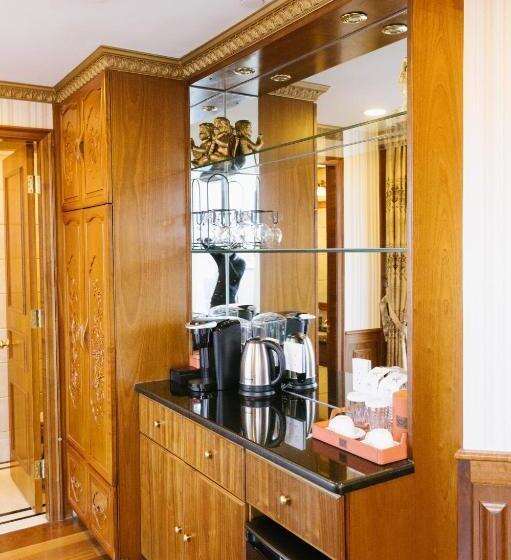 스위트, The Allen