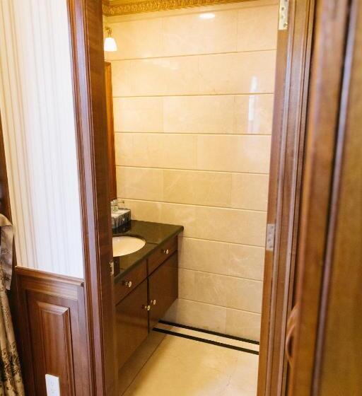 스위트, The Allen