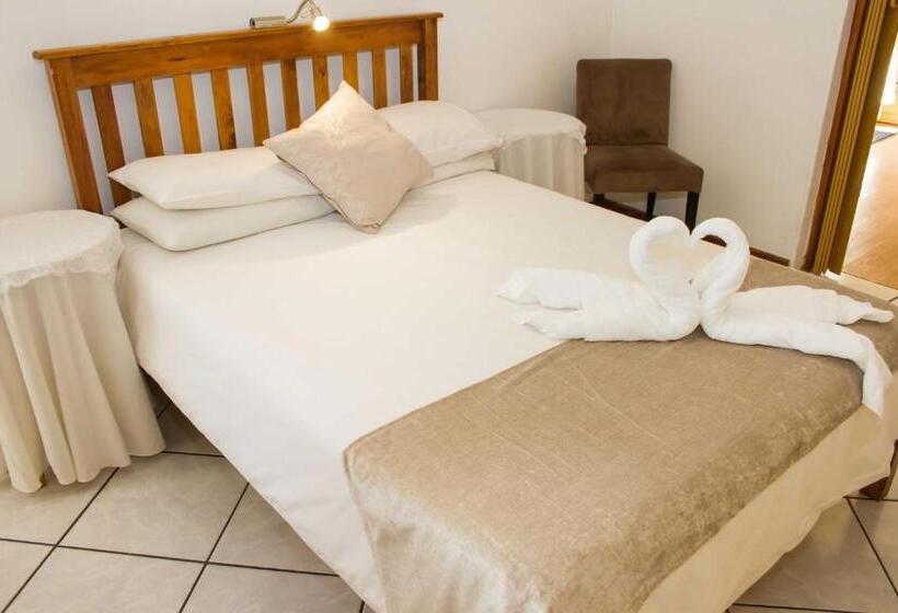 דירת משפחה, De Helling Self Catering