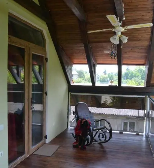 اتاق لوکس با تخت بزرگ, Romantic Guest House