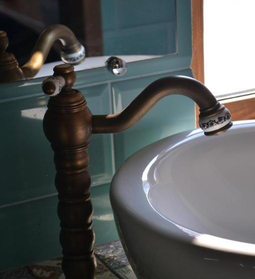 اتاق لوکس با تخت بزرگ, Romantic Guest House