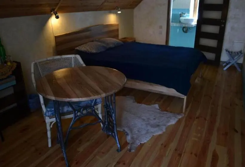 اتاق لوکس با تخت بزرگ, Romantic Guest House