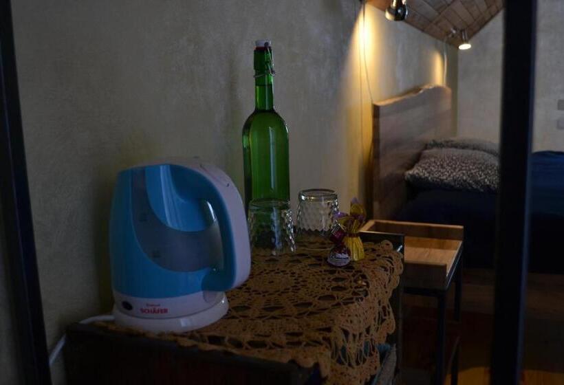 اتاق لوکس با تخت بزرگ, Romantic Guest House
