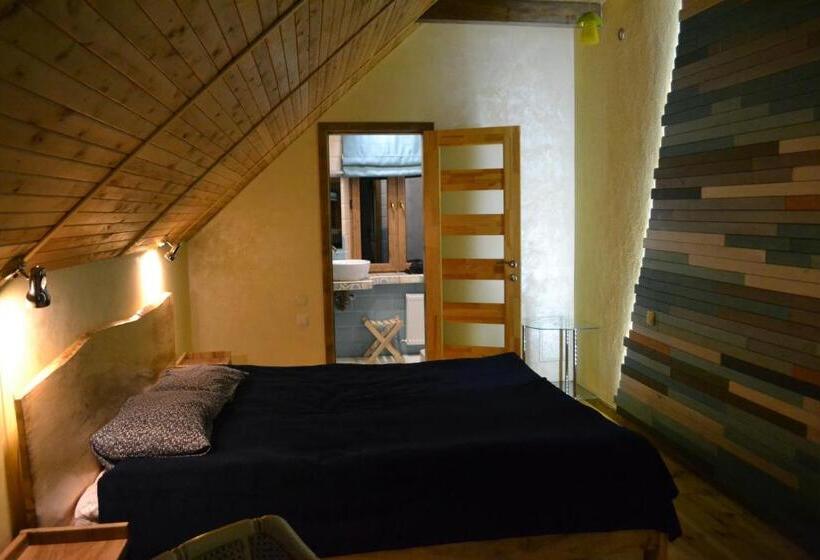 اتاق لوکس با تخت بزرگ, Romantic Guest House