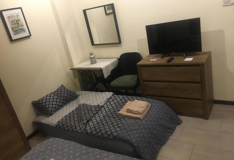 Deluxe Appartement met 1 Slaapkamer, Sofia Family House   Free Parking