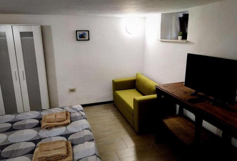 Appartement op de Begane Grond met 1 Slaapkamer, Sofia Family House   Free Parking