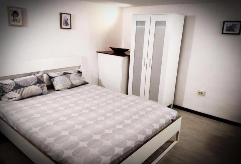 Appartement op de Begane Grond met 1 Slaapkamer, Sofia Family House   Free Parking