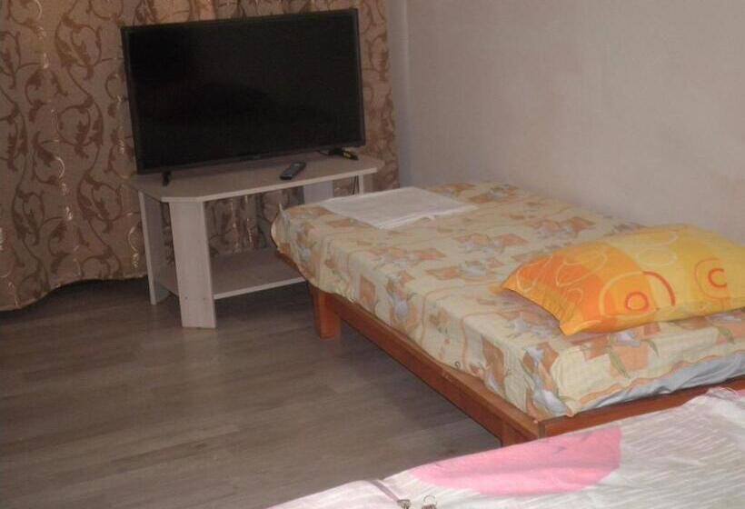 اتاق استاندارد سه تخته با سرویس بهداشتی مشترک, Casa Didina