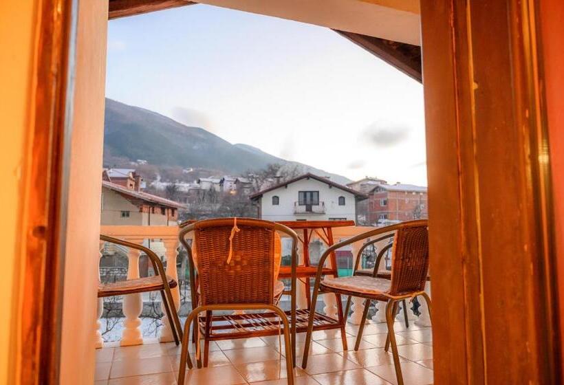 חדר לארבעה סטנדרטי עם מרפסת, Guest House Angelkovi