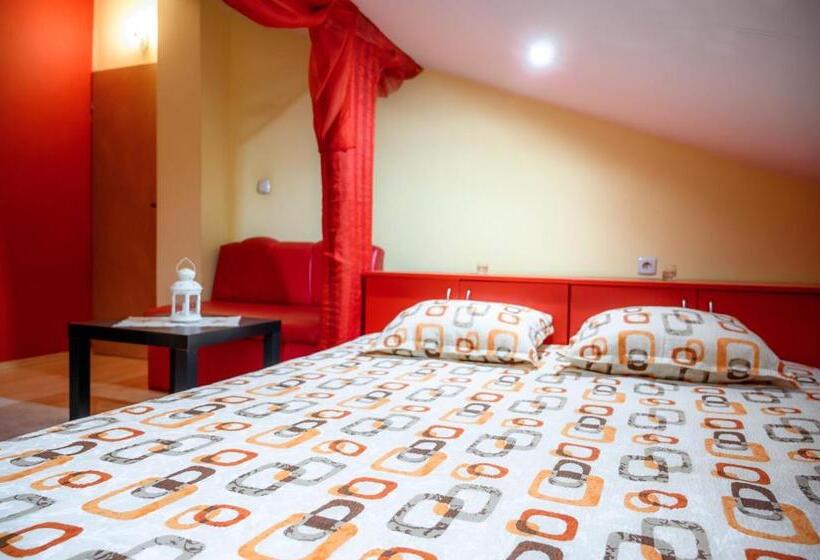 带阳台标准四人间, Guest House Angelkovi