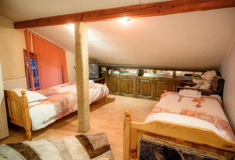 חדר לארבעה סטנדרטי עם מרפסת, Guest House Angelkovi