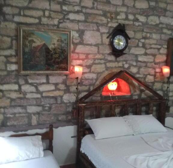 اتاق استاندارد چهار تخته, Karafil Guesthouse