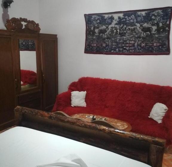 اتاق استاندارد چهار تخته, Karafil Guesthouse