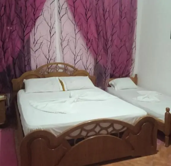 اتاق کلاسیک چهارنفره, Karafil Guesthouse