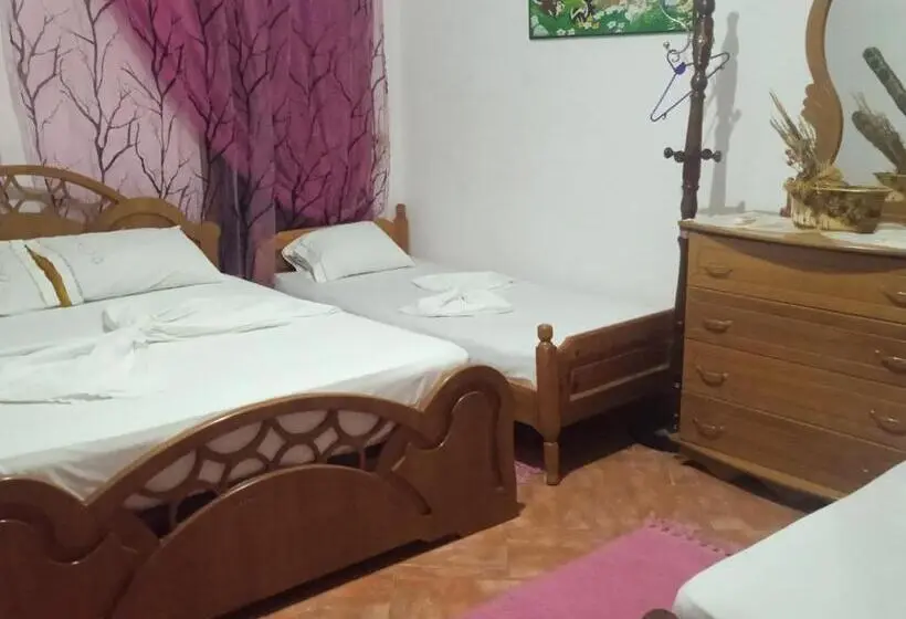 اتاق کلاسیک چهارنفره, Karafil Guesthouse