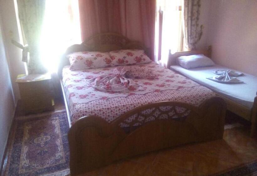 اتاق کلاسیک چهارنفره, Karafil Guesthouse